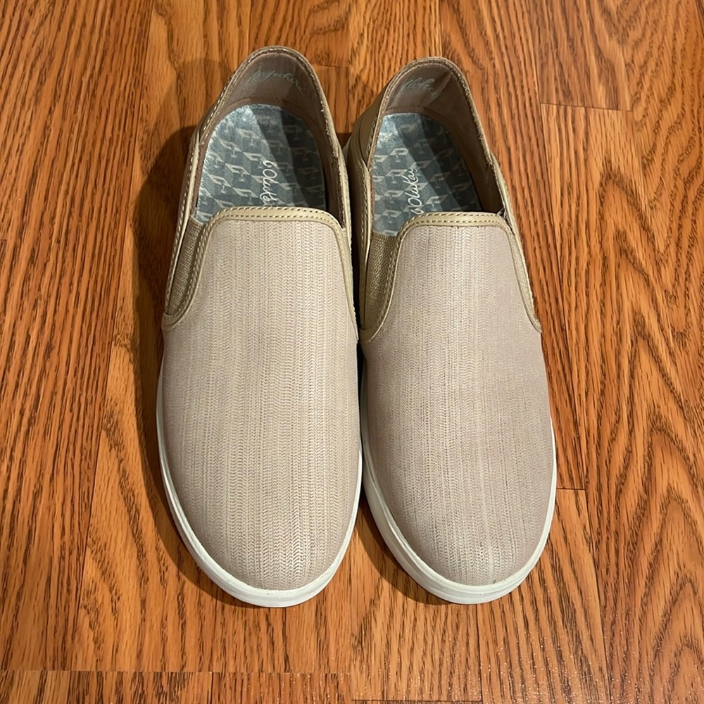 Olukai Kiihele Ili NWOT Beige Size 10